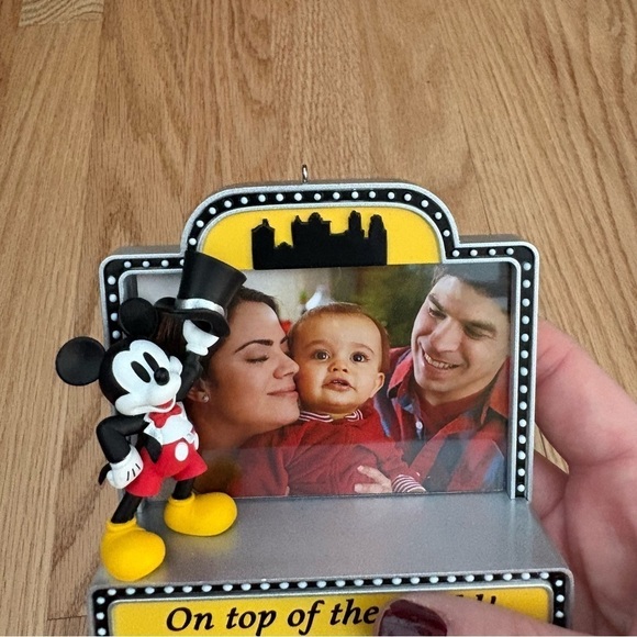 2021 Hallmark ON TOP OF THE WORLD Disney Mickey Mouse Keepsake Ornament - Picture 5 of 7